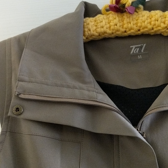 Tail taupe, hidden zipper polyester vest. Size Med - Picture 4 of 9